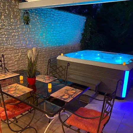 Mas Beau Soleil & Spa Cottages De Charme Avec Jacuzzi&Jardin Prives Saint-Remy-de-Provence Exterior photo