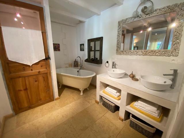 Mas Beau Soleil & De Charme Avec Jacuzzi&jardin Prives Holiday home Saint-Remy-de-Provence
