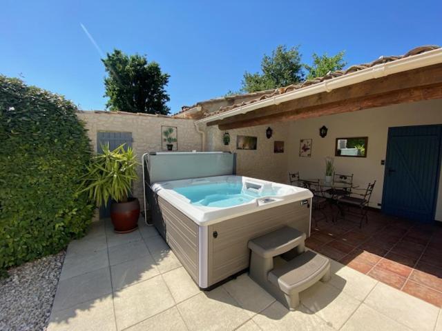 Mas Beau Soleil & De Charme Avec Jacuzzi&jardin Prives Holiday home Saint-Remy-de-Provence