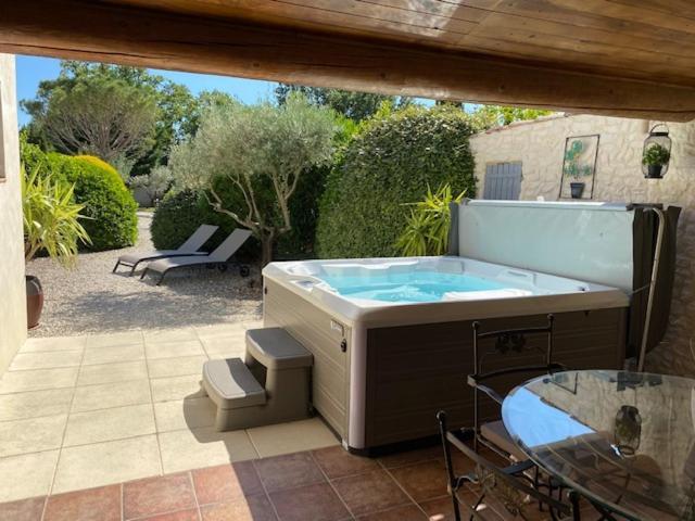 Holiday home Mas Beau Soleil & De Charme Avec Jacuzzi&jardin Prives Saint-Remy-de-Provence